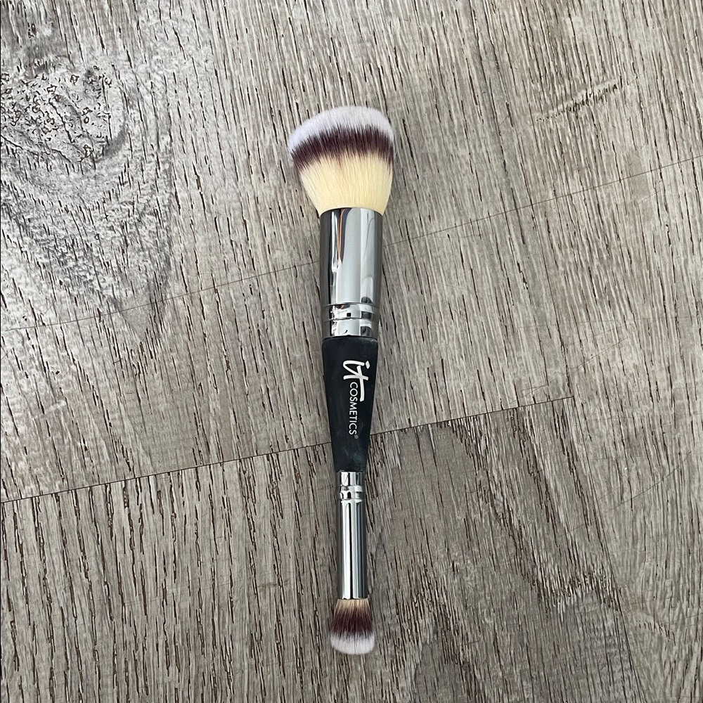 IT Cosmetics Dual-Ended Makeup Brush - heavenly Luxe brush